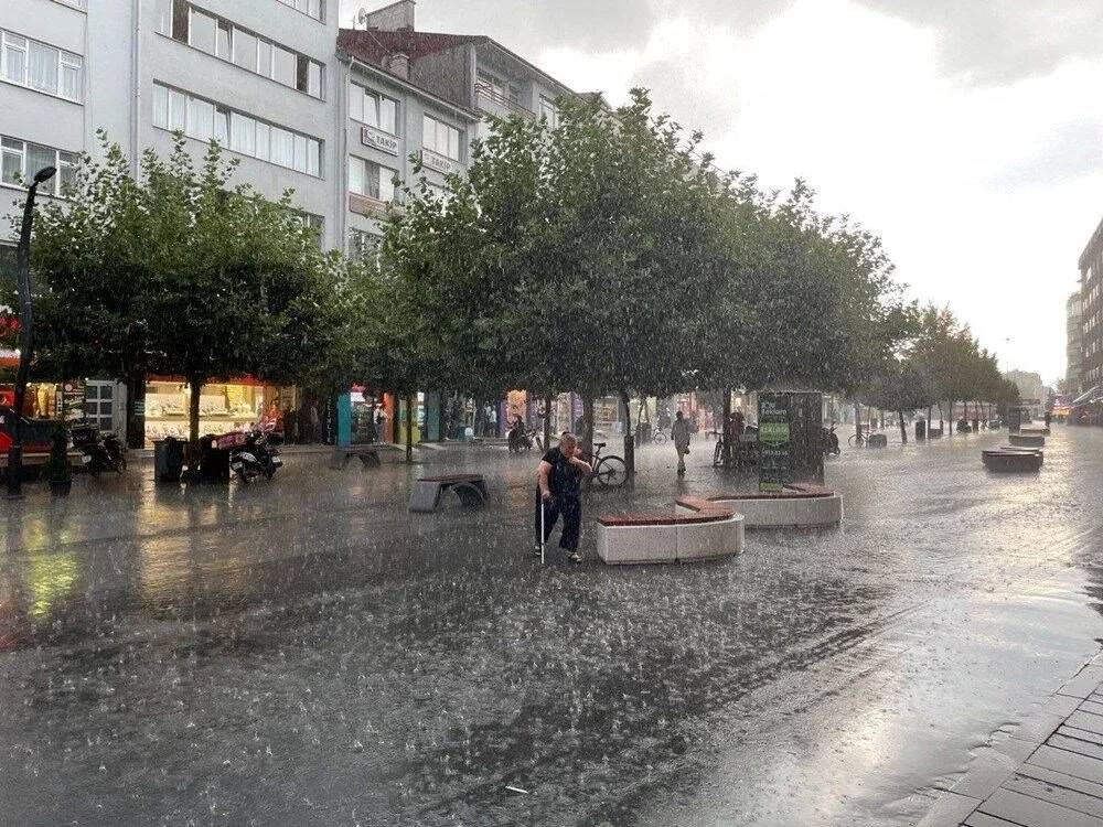 Meteoroloji, AFAD, AKOM ve valilikten uyarı üzerine uyarılar! Kar, şiddetli yağmur ve fırtına geliyor 7