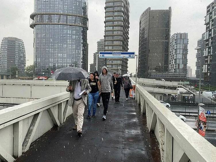 Şiddetli yağış ve fırtına Türkiye'yi esir aldı! İki ilden acı haber geldi 2