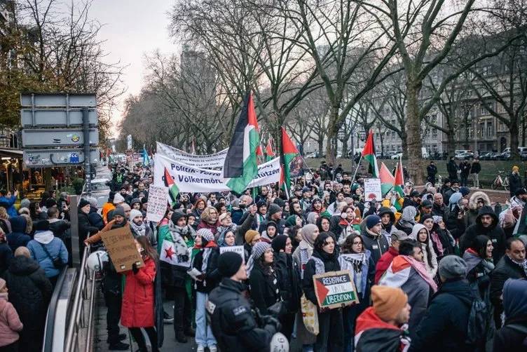 Dünya yeter artık diyerek Gazze için ayakta, yüz binler sokaklara döküldü, Beyaz saray önünde 'ölüm' protestosu 21