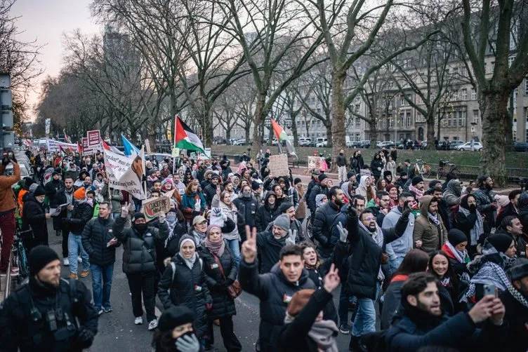 Dünya yeter artık diyerek Gazze için ayakta, yüz binler sokaklara döküldü, Beyaz saray önünde 'ölüm' protestosu 22