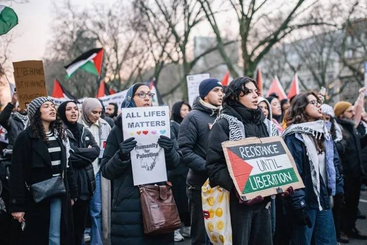 Dünya yeter artık diyerek Gazze için ayakta, yüz binler sokaklara döküldü, Beyaz saray önünde 'ölüm' protestosu 24