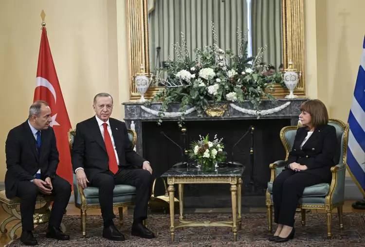 Cumhurbaşkanı Recep Tayyip Erdoğan 6 yıl sonra Atina'da, tarihi görüşme fotoğraflara böyle yansıdı 10