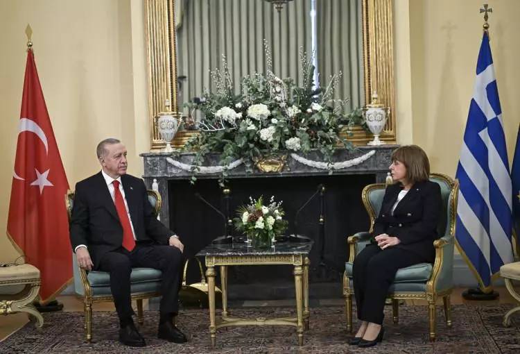 Cumhurbaşkanı Recep Tayyip Erdoğan 6 yıl sonra Atina'da, tarihi görüşme fotoğraflara böyle yansıdı 11