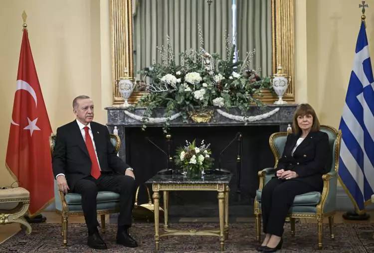 Cumhurbaşkanı Recep Tayyip Erdoğan 6 yıl sonra Atina'da, tarihi görüşme fotoğraflara böyle yansıdı 12