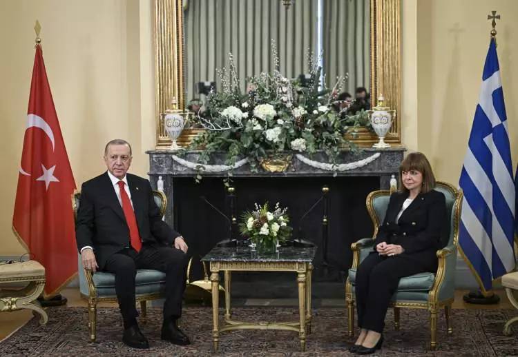 Cumhurbaşkanı Recep Tayyip Erdoğan 6 yıl sonra Atina'da, tarihi görüşme fotoğraflara böyle yansıdı 13