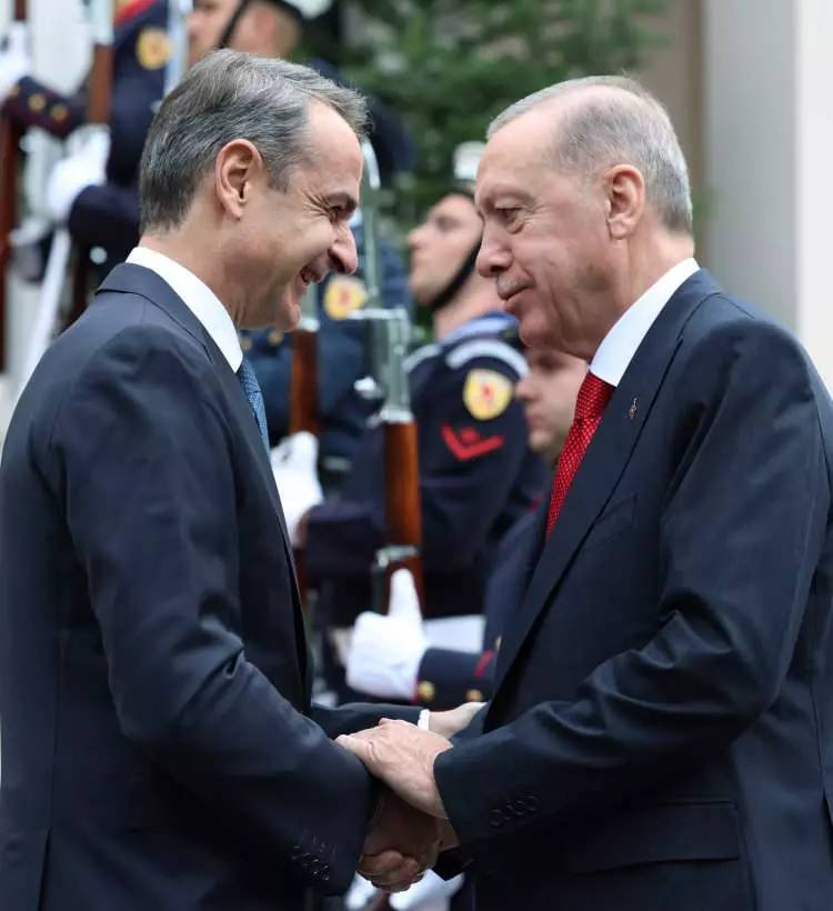 Cumhurbaşkanı Recep Tayyip Erdoğan 6 yıl sonra Atina'da, tarihi görüşme fotoğraflara böyle yansıdı 15