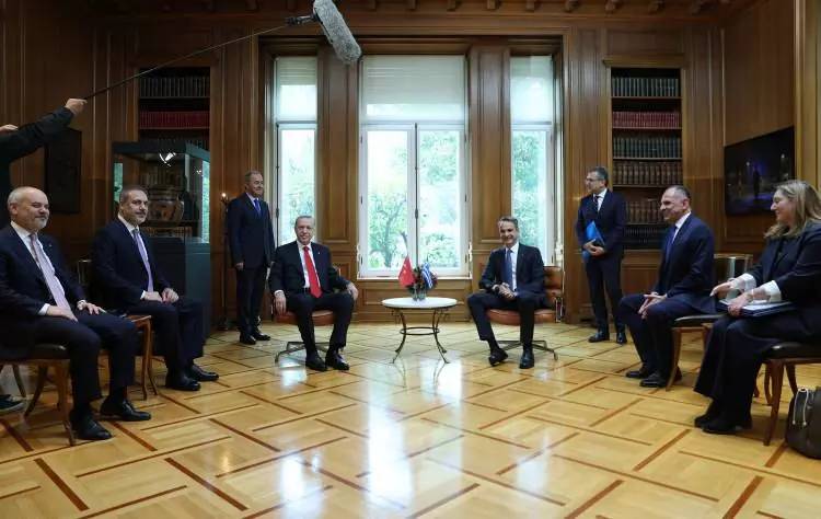 Cumhurbaşkanı Recep Tayyip Erdoğan 6 yıl sonra Atina'da, tarihi görüşme fotoğraflara böyle yansıdı 22