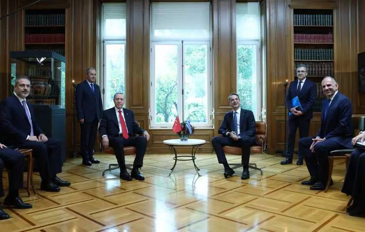 Cumhurbaşkanı Recep Tayyip Erdoğan 6 yıl sonra Atina'da, tarihi görüşme fotoğraflara böyle yansıdı 23