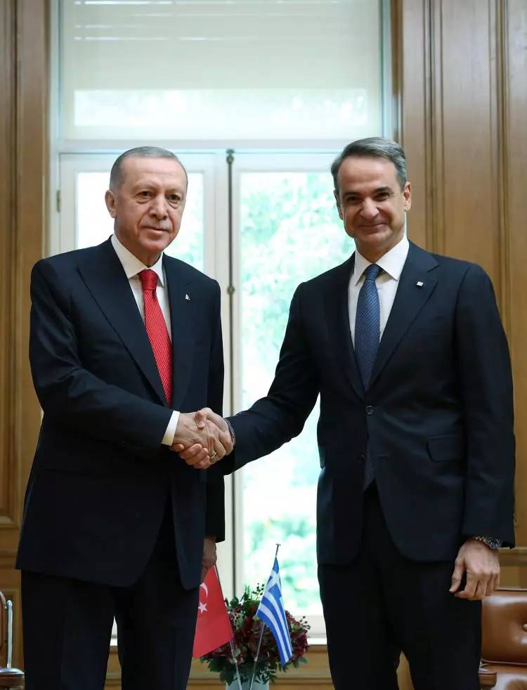 Cumhurbaşkanı Recep Tayyip Erdoğan 6 yıl sonra Atina'da, tarihi görüşme fotoğraflara böyle yansıdı 26