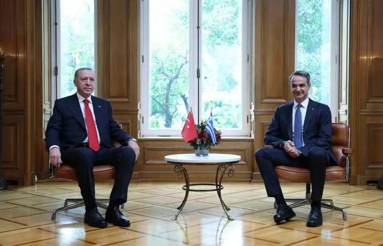 Cumhurbaşkanı Recep Tayyip Erdoğan 6 yıl sonra Atina'da, tarihi görüşme fotoğraflara böyle yansıdı 29