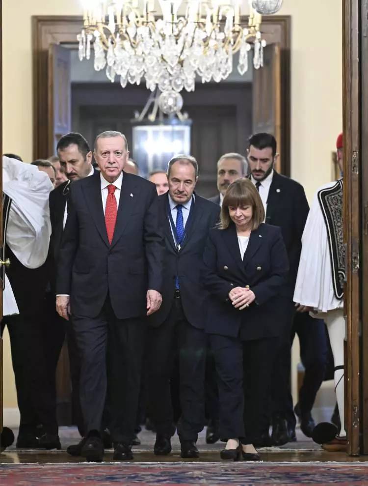 Cumhurbaşkanı Recep Tayyip Erdoğan 6 yıl sonra Atina'da, tarihi görüşme fotoğraflara böyle yansıdı 3