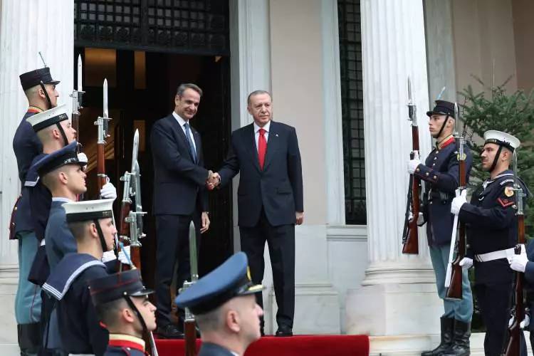 Cumhurbaşkanı Recep Tayyip Erdoğan 6 yıl sonra Atina'da, tarihi görüşme fotoğraflara böyle yansıdı 30