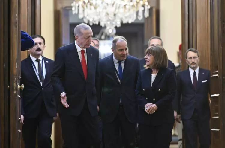 Cumhurbaşkanı Recep Tayyip Erdoğan 6 yıl sonra Atina'da, tarihi görüşme fotoğraflara böyle yansıdı 4