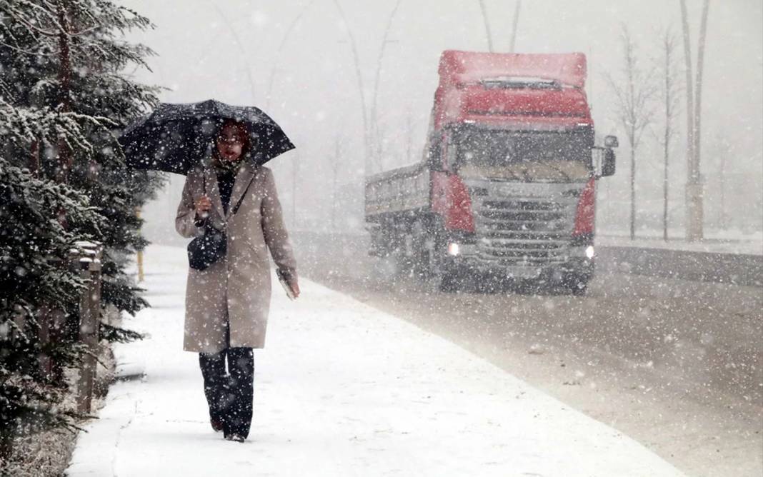 Meteoroloji üstüne basa basa uyarmıştı! Beklenen kış geldi! Lapa lapa kar yağışı başladı! 4