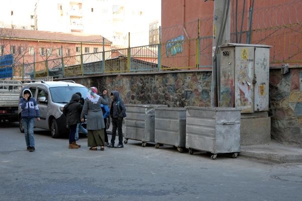 Hamile Kadına Çocuğunun Yanında Cinsel Tacizde Bulundular 6