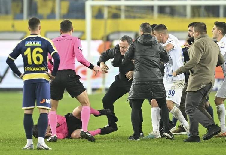 Halil Umut Meler'den Emre Bölezoğlu'na ağır suçlama: Maçı o provoke etti, benimle daha önceden şahsi problemleri vardı 9