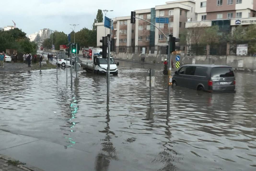 Meteorolojiden uyarı üzerine uyarı! Ani sel su baskını dolu yağışına dikkat! 22 Aralık Cuma hava durumu 2