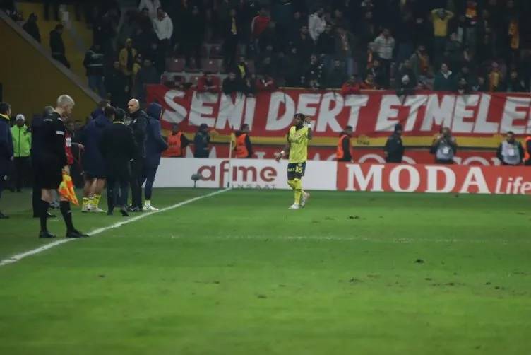 Fenerbahçe'li Fred'in hakem Zorbay Küçük'e söylediği söz ortaya çıktı, Fred, Meğer bu sözden dolayı kırmızı kart görmüş 14