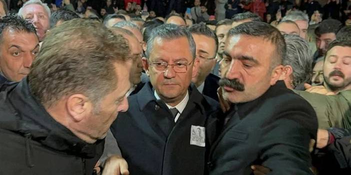 CHP Genel Başkanı Özgür Özel'e memleketi Manisa'da çok sert tepki: Kahrolsun PKK, Özgür dışarı