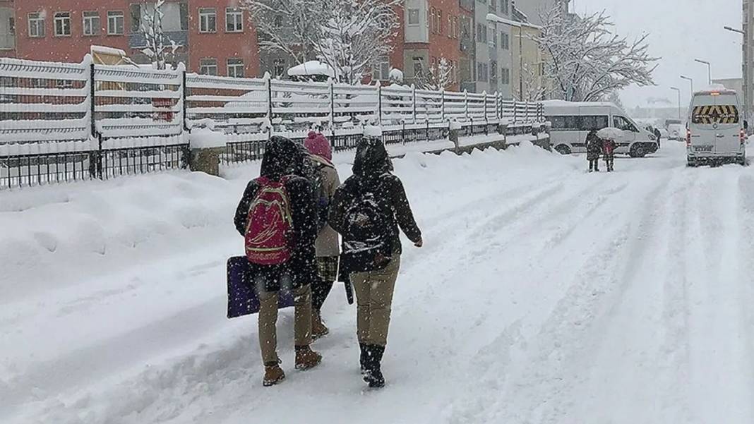 Okullar tatil mi edildi? Valiliklerden arka arkaya açıklamalar! Kar nedeniyle birçok il ve ilçelerde okullar tatil edildi 1