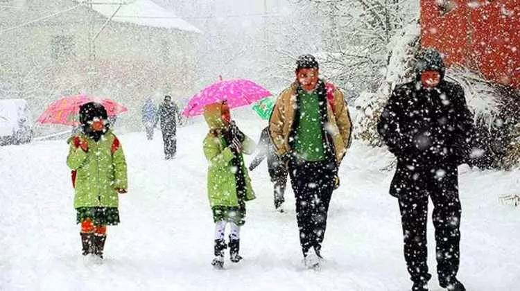 Okullar tatil mi edildi? Valiliklerden arka arkaya açıklamalar! Kar nedeniyle birçok il ve ilçelerde okullar tatil edildi 12