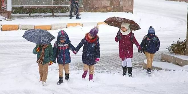 Okullar tatil mi edildi? Valiliklerden arka arkaya açıklamalar! Kar nedeniyle birçok il ve ilçelerde okullar tatil edildi 14