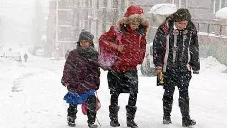 Okullar tatil mi edildi? Valiliklerden arka arkaya açıklamalar! Kar nedeniyle birçok il ve ilçelerde okullar tatil edildi 17