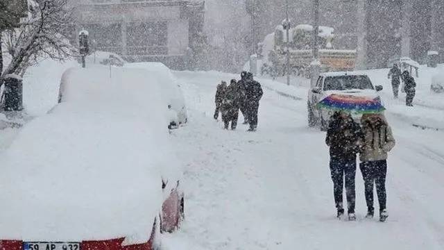 Okullar tatil mi edildi? Valiliklerden arka arkaya açıklamalar! Kar nedeniyle birçok il ve ilçelerde okullar tatil edildi 23