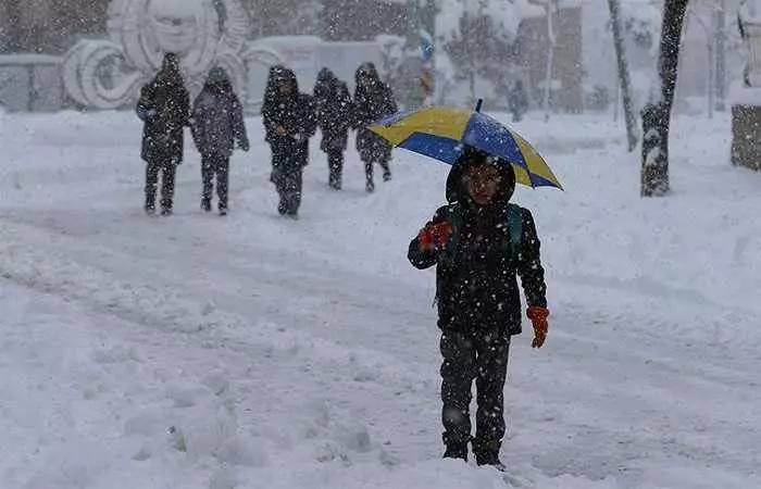 Okullar tatil mi edildi? Valiliklerden arka arkaya açıklamalar! Kar nedeniyle birçok il ve ilçelerde okullar tatil edildi 6