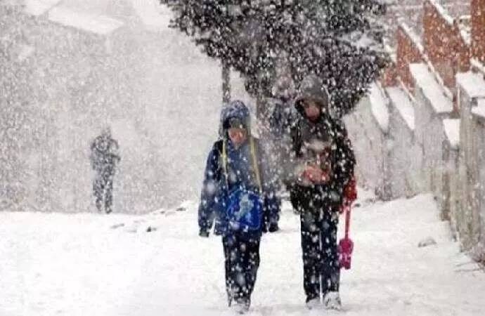 Okullar tatil mi edildi? Valiliklerden arka arkaya açıklamalar! Kar nedeniyle birçok il ve ilçelerde okullar tatil edildi 8