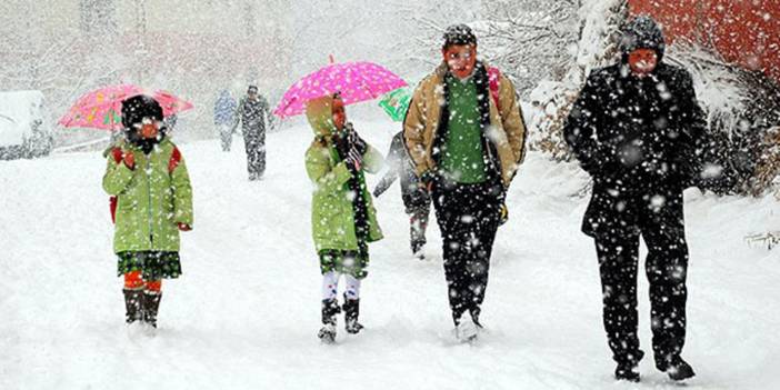 Okullar tatil mi edildi? Valiliklerden arka arkaya açıklamalar! Kar nedeniyle birçok il ve ilçelerde okullar tatil edildi