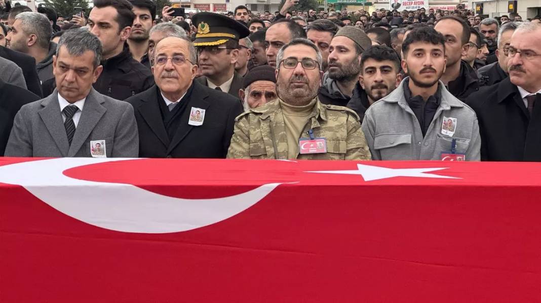 Türkiye'nin konuştuğu şehit babası Mehmet Aslan'dan açıklama :Özgür Özel ve Can Ataklıya öyle bir cevap verdi ki! 3