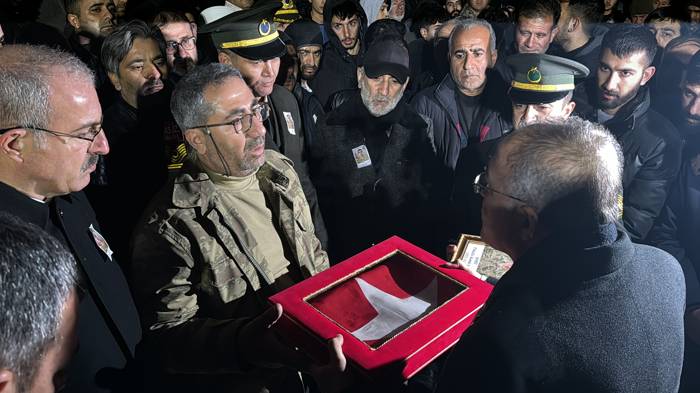 Türkiye'nin konuştuğu şehit babası Mehmet Aslan'dan açıklama :Özgür Özel ve Can Ataklıya öyle bir cevap verdi ki! 4