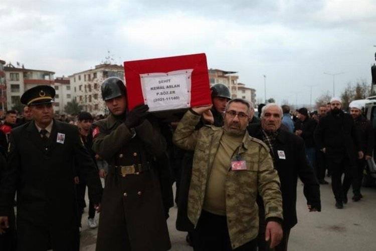 Türkiye'nin konuştuğu şehit babası Mehmet Aslan'dan açıklama :Özgür Özel ve Can Ataklıya öyle bir cevap verdi ki! 5