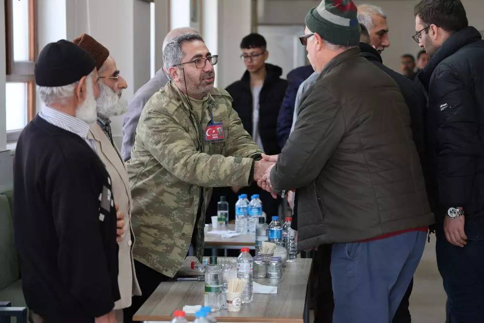 Türkiye'nin konuştuğu şehit babası Mehmet Aslan'dan açıklama :Özgür Özel ve Can Ataklıya öyle bir cevap verdi ki! 8