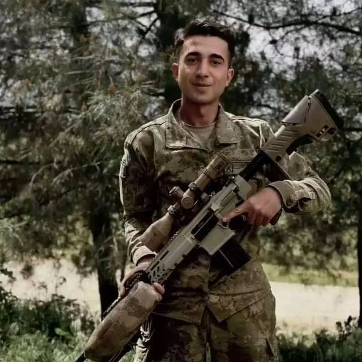 Türkiye'nin konuştuğu şehit babası Mehmet Aslan'dan açıklama :Özgür Özel ve Can Ataklıya öyle bir cevap verdi ki! 9