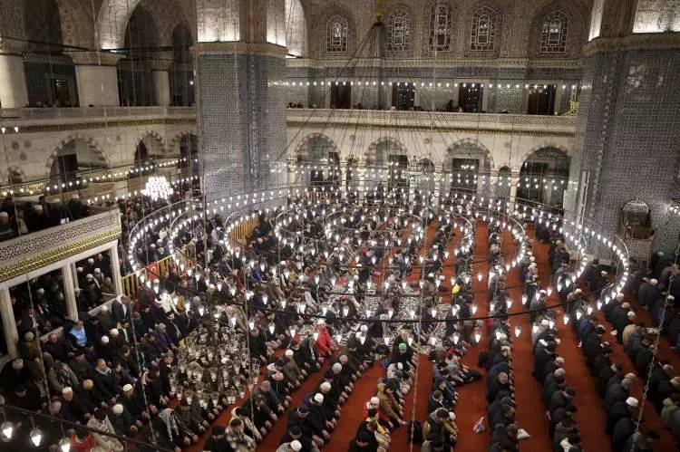 Türkiye ayakta! Şehitlere rahmet  Filistin'e destek İsrail'e lanet için binlerce kişi Galata köprüsünde yürüyüş gerçekleştirdi 1