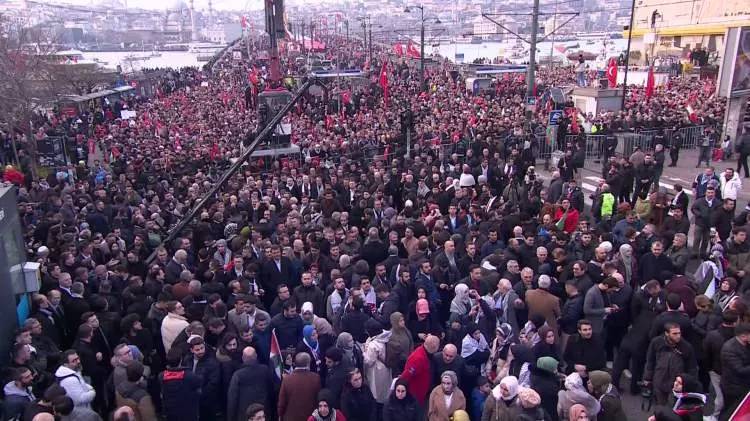 Türkiye ayakta! Şehitlere rahmet  Filistin'e destek İsrail'e lanet için binlerce kişi Galata köprüsünde yürüyüş gerçekleştirdi 18