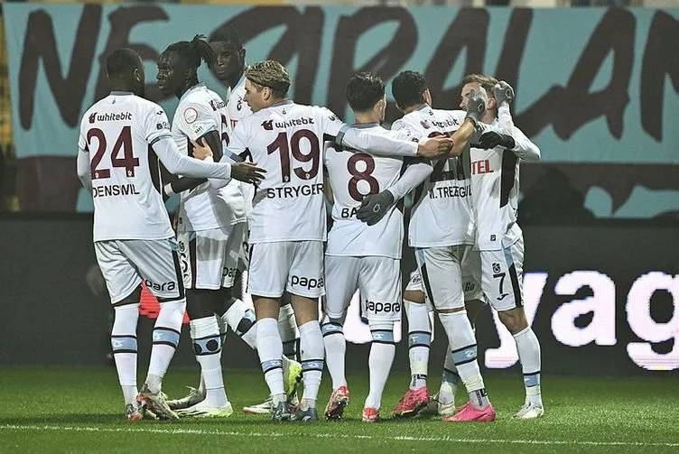 Abdullah Avcı kararını verdi! Trabzonspor'da 7 futbolcu ile yollar ayrılıyor 3