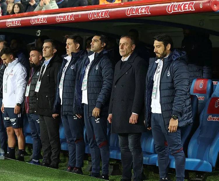 Abdullah Avcı kararını verdi! Trabzonspor'da 7 futbolcu ile yollar ayrılıyor 4