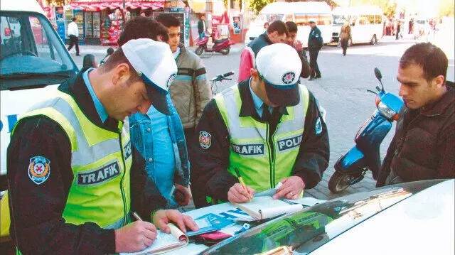 2024 trafik cezaları belli oldu! 2024 yılı trafik cezaları ne kadar oldu? Ehliyetsiz araç kullanma, kırmızı ışıktan geçmek, alkollü araç kullanma... 1