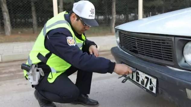 2024 trafik cezaları belli oldu! 2024 yılı trafik cezaları ne kadar oldu? Ehliyetsiz araç kullanma, kırmızı ışıktan geçmek, alkollü araç kullanma... 14