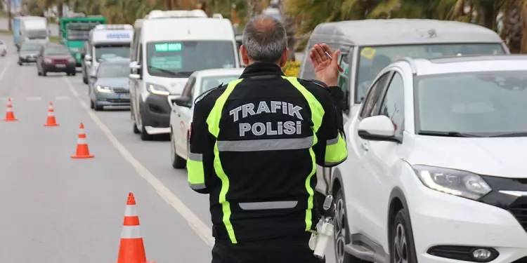 2024 trafik cezaları belli oldu! 2024 yılı trafik cezaları ne kadar oldu? Ehliyetsiz araç kullanma, kırmızı ışıktan geçmek, alkollü araç kullanma... 40