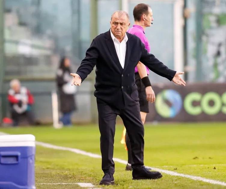 Fatih Terim çılgına döndü, Panathinaikos-PAOK maçında ortalık fena karıştı, çıkan tartışmaya polis ekipleri müdahale etti 11