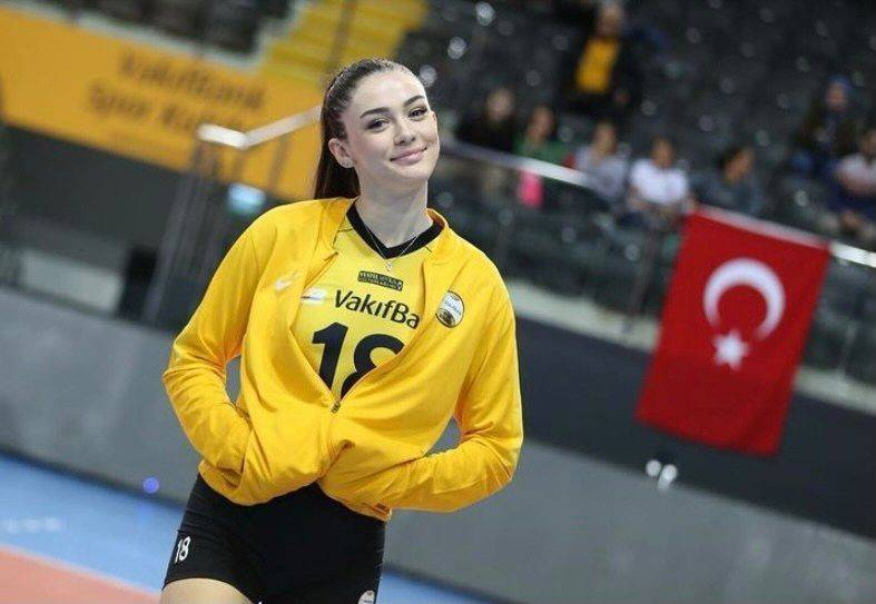 Spor dünyasında sürpriz aşk! Güzel voleybolcu Zehra Güneş yeni bir aşka yelken açtı 7