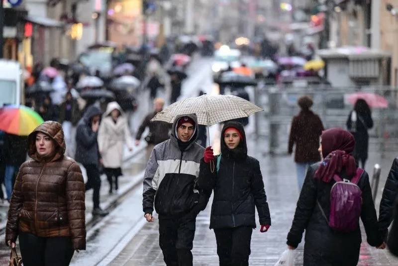 Sıcaklıklar düşüyor! Meteorolojiden İstanbul dahil 22 il için sarı turuncu kod uyarısı 13 Şubat 2024 Salı hava durumu nasıl olacak? 6