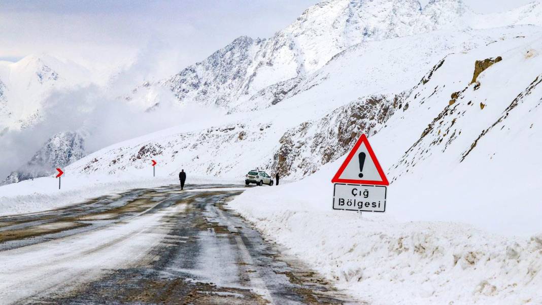 Meteorolojiden o iller için uyarı üzerine uyarı! Kuvvetli yağmur kar çiğ tehlikesine dikkat! 15 Şubat Perşembe Bugün hava nasıl olacak? 4