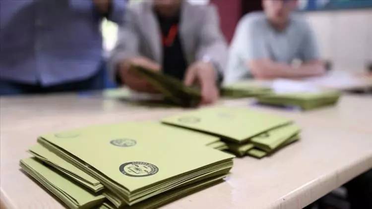 AK Parti elindeki en son yaptırdığı anketi yayınladı! İşte! Kurum ve İmamoğlu arasındaki en güncel anket sonucu 7