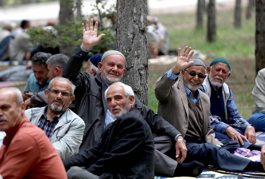 2024 yılı emekli yılı ilan edilmişti! milyonlarca emekliyi rahatlatacak müjdeli haber geldi! İşte emeklileri rahatlatacak yen düzenlemeler 3