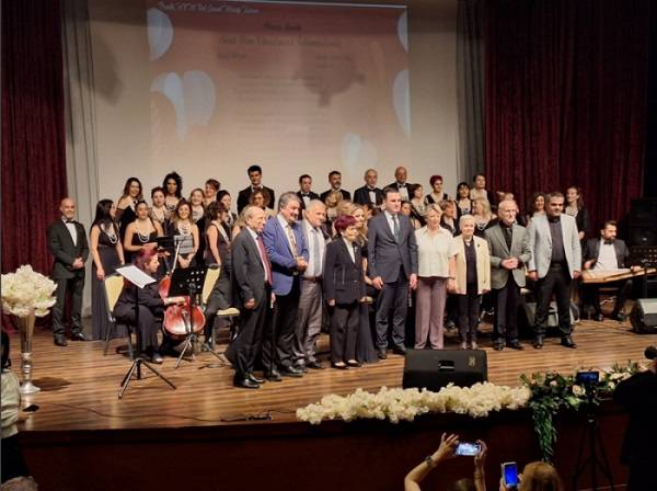 Pendik Halk Eğitim merkezinden muhteşem gece! İzleyenler Türk sanat müziğine doydu 10